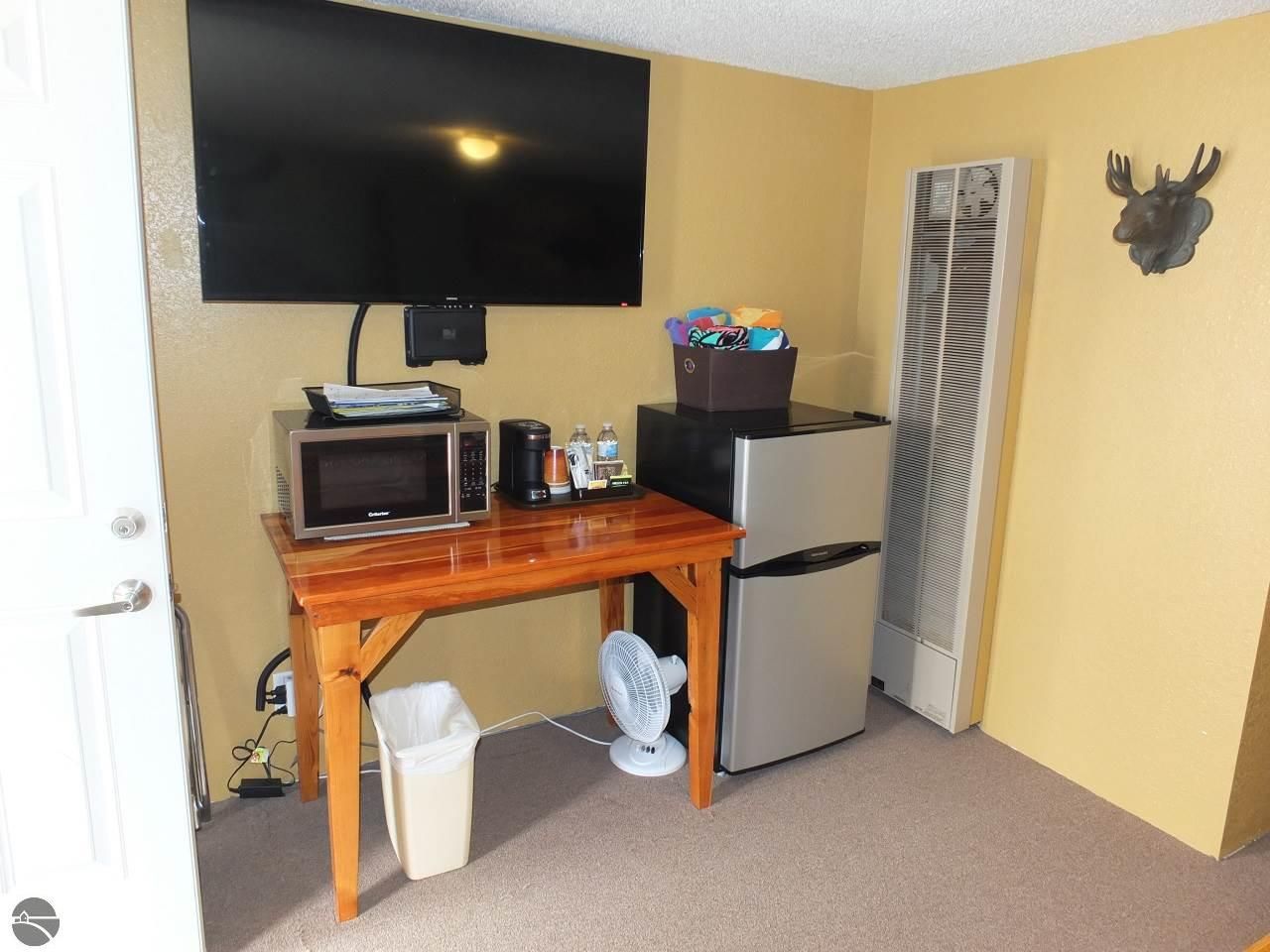 16086 Us Hwy 2, Cooks, MI 49817